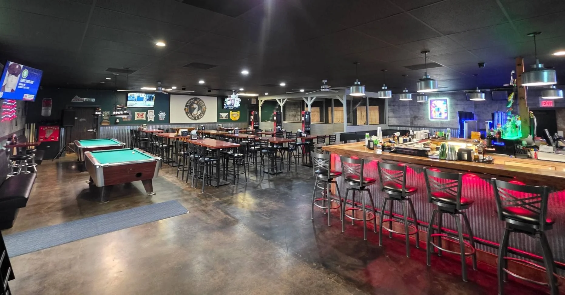 Lucky Goose Bar (1).jpg