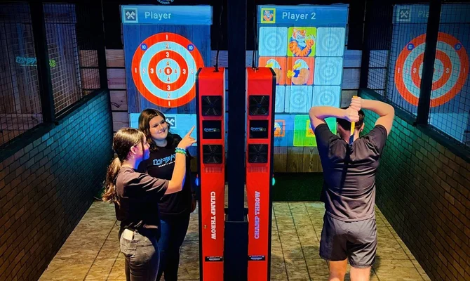 What’s the Best Setup for a Family-Friendly Axe Throwing Venue?